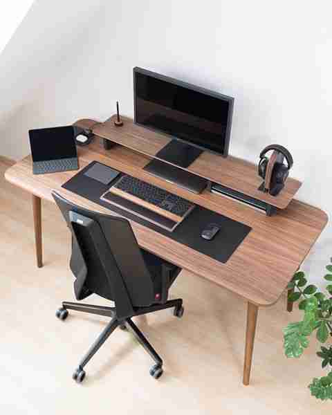 مكتب خشب تصميم مودرن - Modern desk brown